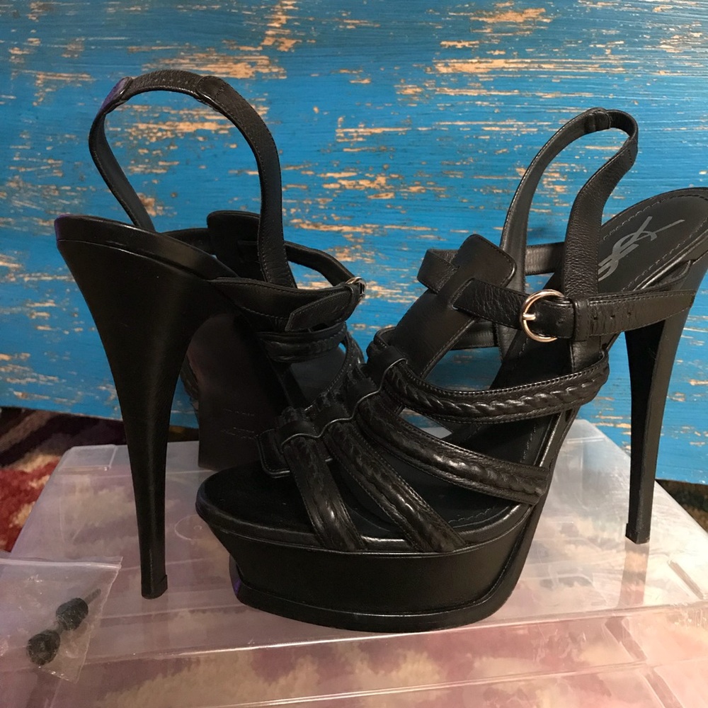 SOLD ON EBAY. YSL Hamptons Sandal Indian Nero 39
